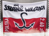 „Solidarność Walcząca” na znaczku pocztowym