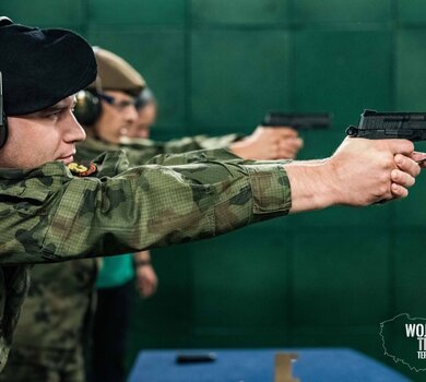 szkolenie żołnierzy 18DZ z obsługi i eksploatacji pistoletów VIS100