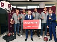 Koszykarze polskiej kadry narodowej z wizytą w Enerdze [ mat. wideo ]