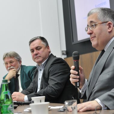 Od lewej: Henryk Karaś, KGHM, Jacek Kardela, wiceprezes KGHM, Mark Rachovides, prezydent Euromines