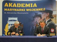 Poczta Polska zawarła porozumienie o współpracy z Akademią Marynarki Wojennej im. Bohaterów Westerplatte w Gdyni