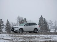 260 000 kilometrów - superbabcia za kierownicą Mitsubishi Outlandera PHEV