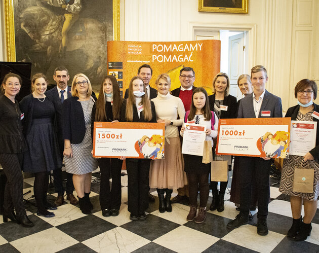Zwycięzcy konkursu  „Solidarna Szkoła 2021”. Finał największego programu stypendialnego dla polskich szkół
