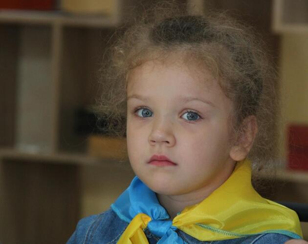 Trzy miesiące od wybuchu wojny. Jak Fundacja Świętego Mikołaja pomaga dzieciom z Ukrainy? Raport