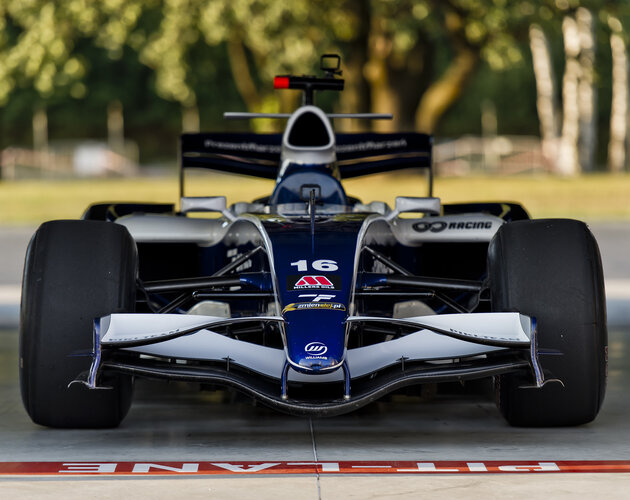 Jazda bolidami F1 nie jest już tylko zarezerwowana dla słynnych kierowców. Polska doczekała się lipcowej tury wydarzenia „Formula Drive – Poprowadź Bolid F1”