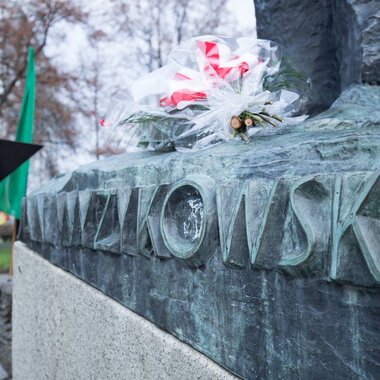 Uroczystość przy pomniku Jana Wyżykowskiego w Lubinie (2)