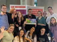Uczestnicy szkoły zimowej Akademii Liderów Fundacji Świętego Mikołaja z wizytą w Warszawie podsumowującą młodzieżowe projekty społeczne