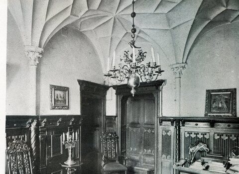 Na czarno-białym zdjęciu gabinet gabinet Leopolda von Wintera. 