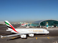 Emirates przyspiesza i zwiększa przepustowość operacji 