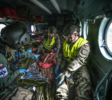 Rozbity śmigłowiec, ranni żołnierze - NZPR w akcji