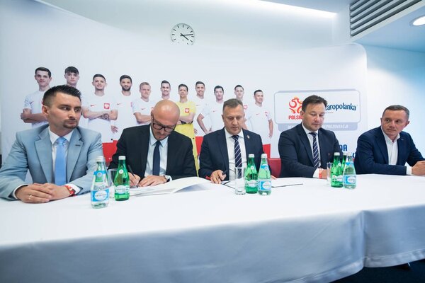 Staropolanka oficjalną wodą Reprezentacji Polski w piłce nożnej
