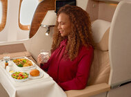 Emirates rozszerza usługę zamawiania posiłków przed lotem na terenie całej Europy