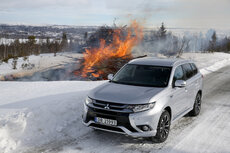 Mitsubishi_Outlander_PHEV_2017_002.JPG