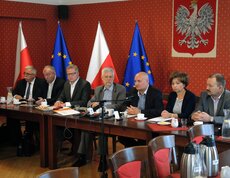 Konferencja prasowa po posiedzeniu sztabu zarządzania kryzysowego w Poznaniu z udziałem wiceministra Andrzeja Piotrowskiego i prezesów Enei (8).jpg