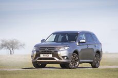 Outlander PHEV - UK 2017.jpg