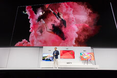 Jonghee Han, President of Visual Display Business at Samsung Electronics, introducing the new 2018 QLED TVs(3).jpg