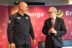Prezes zarządu Energa SA Arkadiusz Siwko (z prawej) i prezes zarządu Chemik Police Paweł Frankowski.jpg
