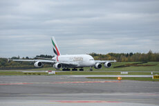 Photo 2 - Emirates A380 landing in Hamburg.jpg