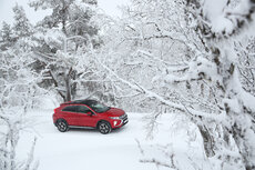 Eclipse Cross - snow 3-4 front - upper.jpg