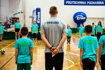 Pracownicy Grupy Enea „wybiegali” złotówki na organizację obozu sportowego dla 120 dzieci (4).jpg