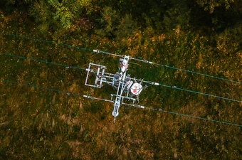 Drony i śmigłowce pomagają energetykom Enei Operator (1).jpg