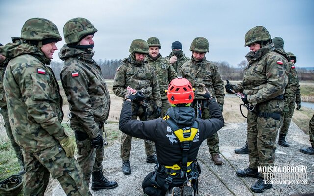 Szkolenie linowe żołnierzy podlaskiej brygady OT