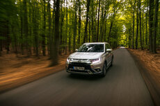 Mitsubishi Outlander 003.jpg