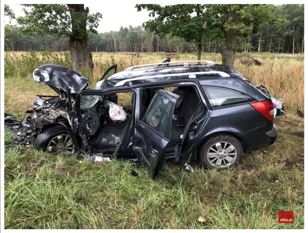 Droga 323 Leszno - Góra, gdzie w dniu 22 sierpnia doszło do poważnego wypadku samochodowego. 