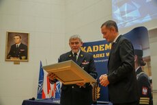 Poczta Polska zawarła porozumienie o współpracy z Akademią Marynarki Wojennej 5.JPG