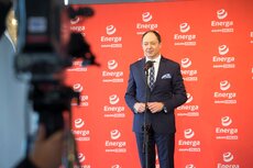 Michał Hałaczkiewicz, Dyrektor Generalny Lechii Gdańsk, podczas konferencji z Energą z Grupy ORLEN.jpg