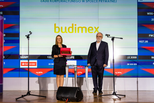 Budimex odbiera wyróżnienie w konkursie.jpg