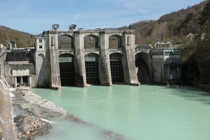 Plante Hydropower Ajba sur Rivière Soca Slovénie c iStockphoto.com_Socha.jpg