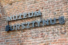 Szyld Muzeum Bursztynu, fot_ Dominik Paszliński, gdansk_pl.JPG