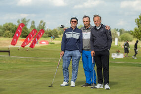 Andrzej Dyzio (z prawej) okazał się najlepszy w kategorii „Open – Strokeplay Brutto – mężczyźni”. Grę w golfa trenuje od ponad 20 lat.