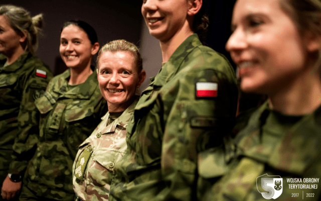Wojsko gOTowe na kobiety!