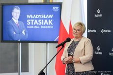 09_Grazyna Ignaczak_Bandych_prezentacja_znaczka_wizerunek_sp_Wladysława_Stasiaka_20230413_PK2_8896.jpg