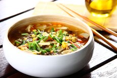Azjatycka zupa slodko-ostra z sojowym makaronem.JPG
