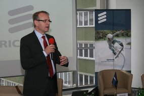 Staffan Henriksson - prezes firmy Ericsson w Polsce - otworzył panel dyskusyjny poświęcony społeczeństwu sieciowemu w Polsce.