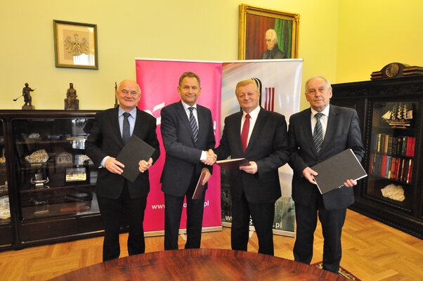 TAURON podpisał umowę o współpracy z krakowską AGH.jpg