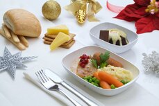 Economy-Class---Horizontal---main-course-and-dessert.jpg