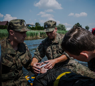 Szkolenie żołnierzy 6MBOT z ratownictwa wodnego z WOPR i OSP
