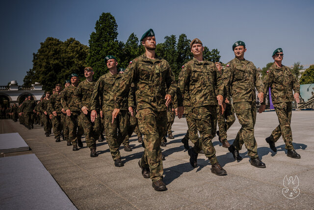 Uroczysta promocja żołnierzy rezerwy na pierwszy stopień oficerski