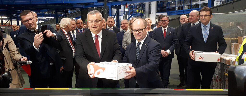 Poczta Polska buduje nową architekturę logistyczną. Nowoczesna maszyna paczkowa w Zabrzu oddana do użytku