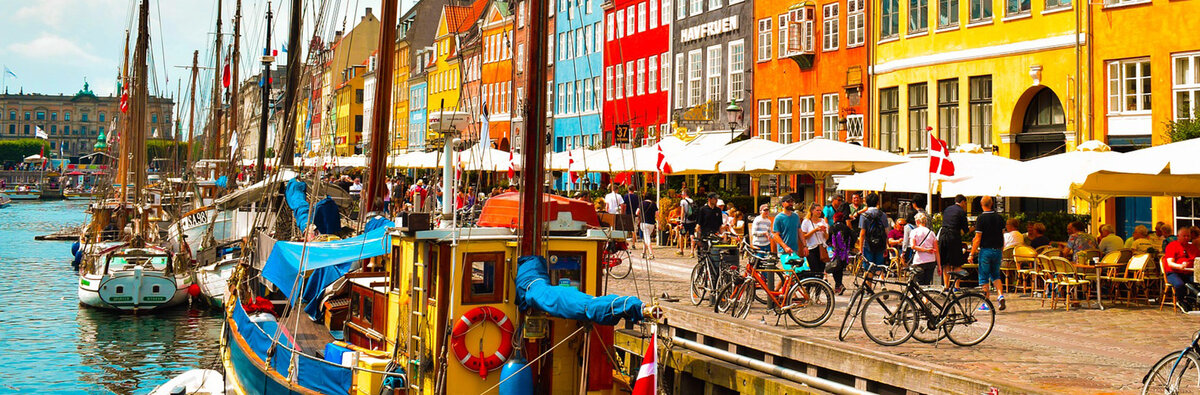 dockside-street-scene-of-nyhavn-copenhagen-denmark.jpg