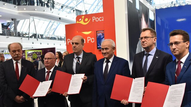 Poczta Polska, Grupa Enea i KZŁ podpisały list intencyjny na rzecz rozwijania elektromobilności (3).