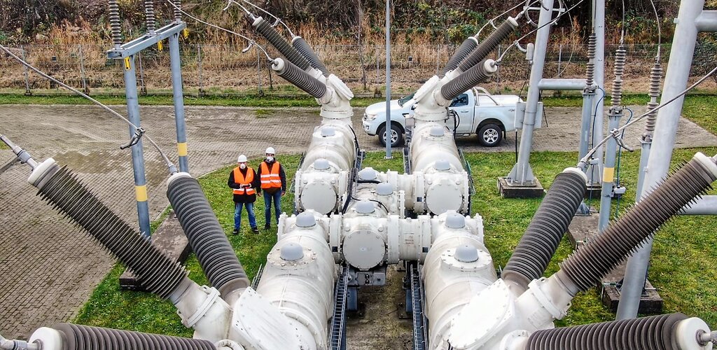 Nowoczesne drony na straży linii elektroenergetycznych