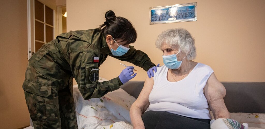 Terytorialsi kontynuują wsparcie szczepień seniorów i kombatantów
