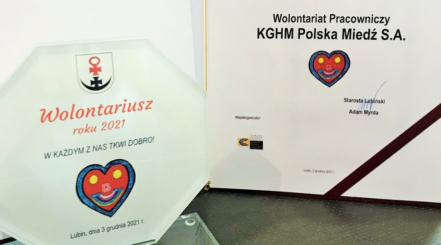 Trabajadores de KGHM reciben el premio Voluntario del Año 2021