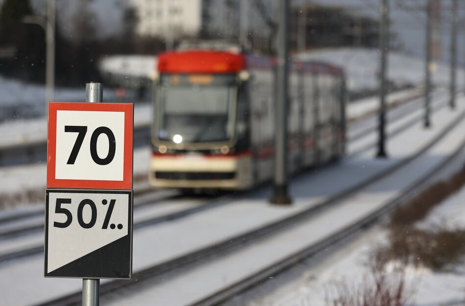 Nowy znak dopuszczający prędkość maksymalną dla tramwajów  Fot  Grzegorz Mehring (2)