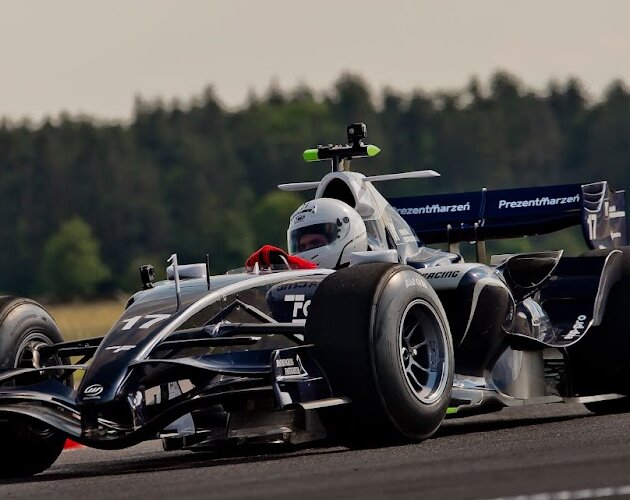 Jazda bolidami F1 nie jest już tylko zarezerwowana dla słynnych kierowców. Polska doczekała się lipcowej tury wydarzenia „Formula Drive – Poprowadź Bolid F1”